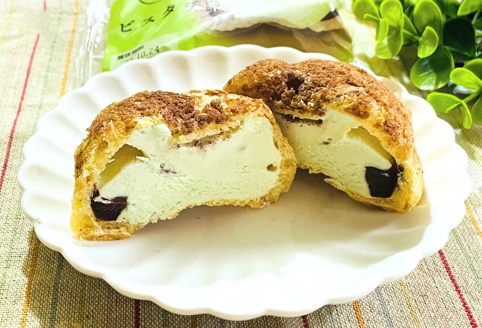 ピスタチオの香ばしさとスイートチョコの組合せが最高!!
