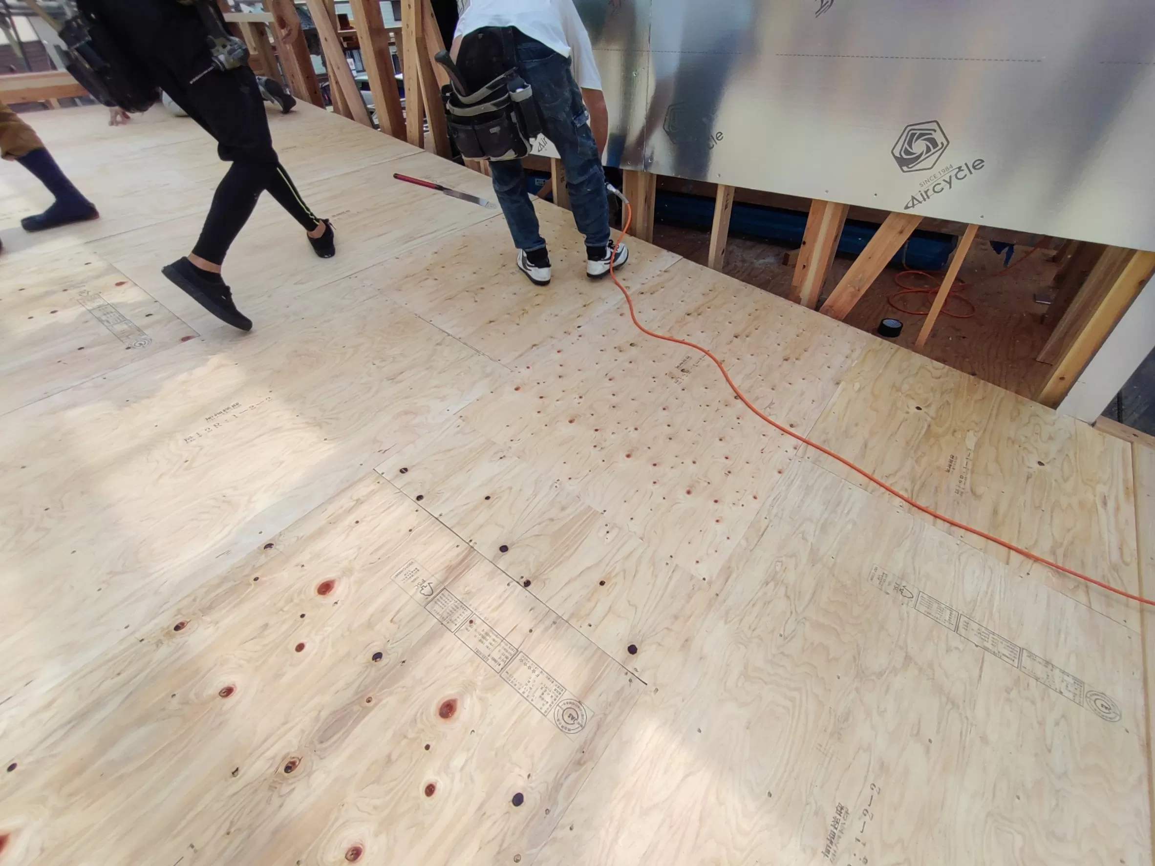 屋根下地　野地板打ち