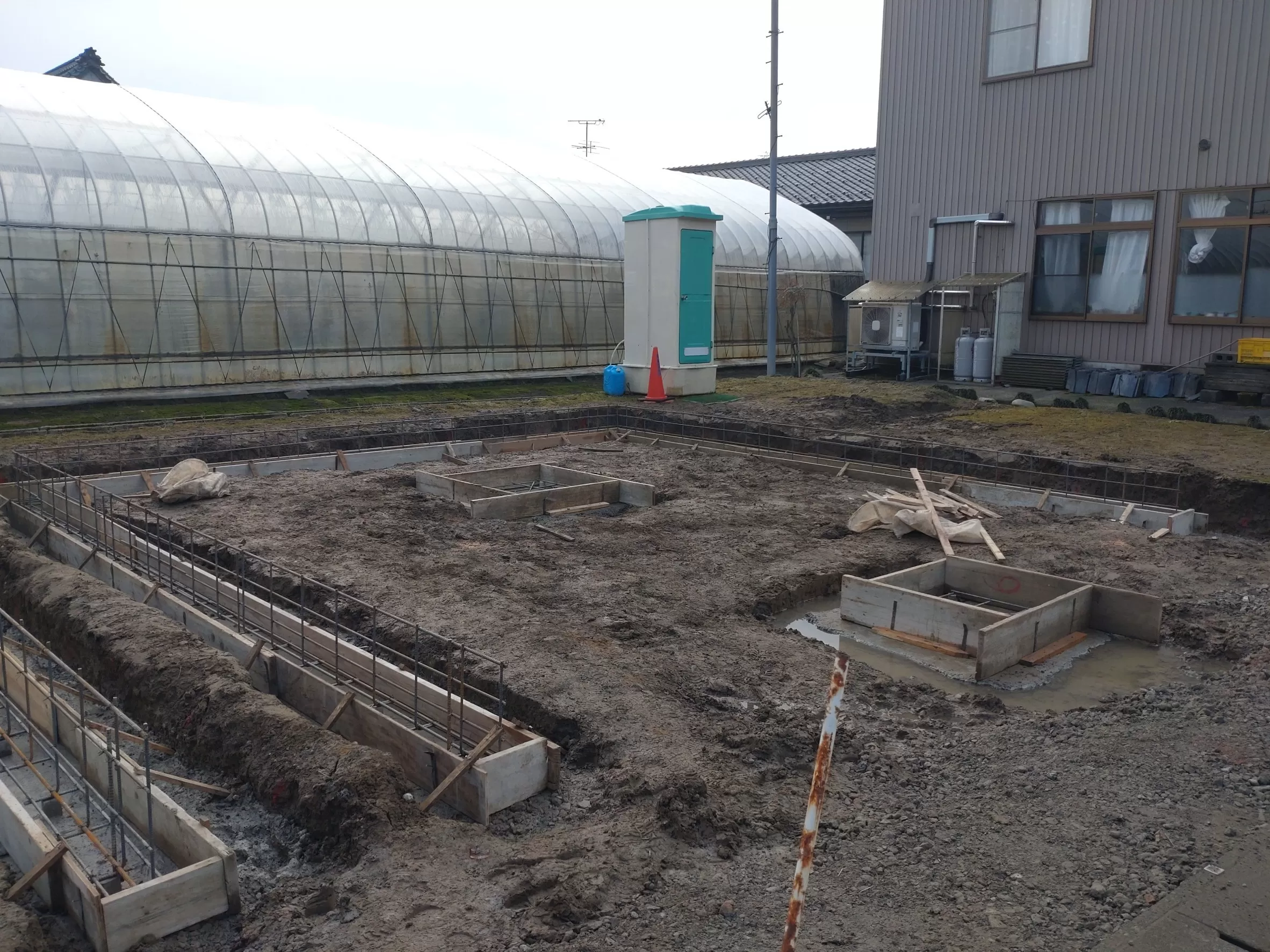 鉄筋組・ベース型枠組状況