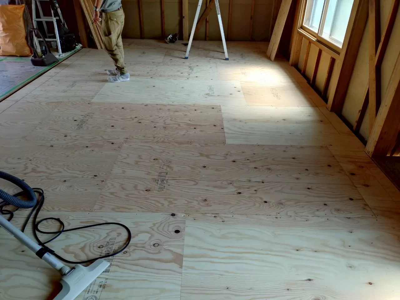 床下地合板貼り