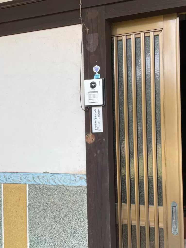 玄関外のカメラ付きドアホン