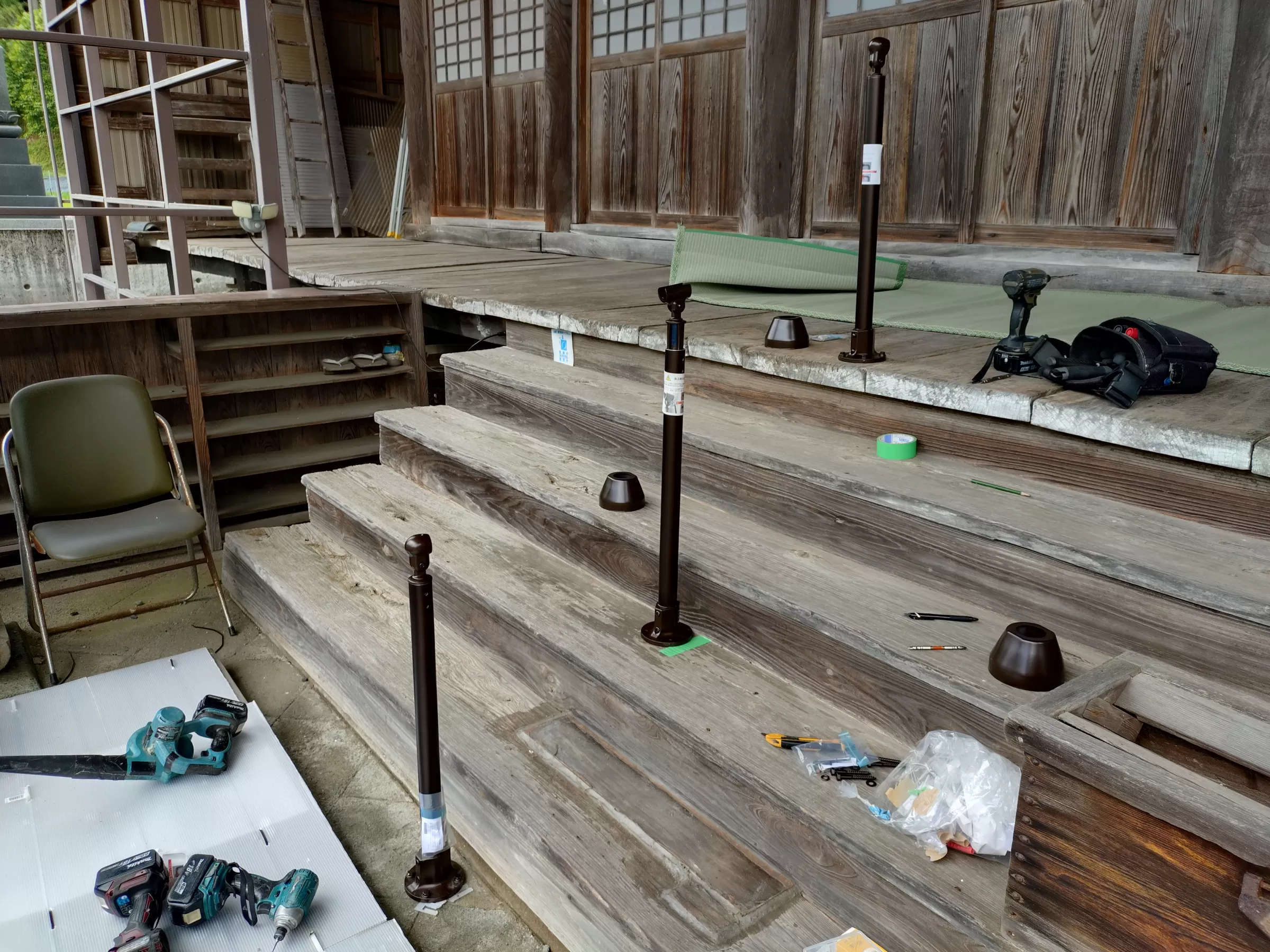 手摺り支柱取付