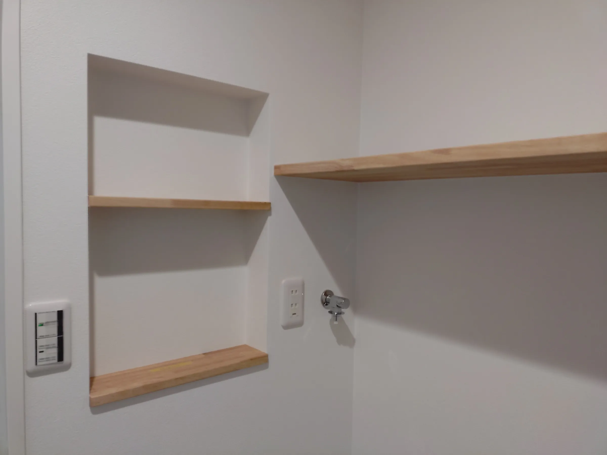 脱衣室に造作したﾆｯﾁ