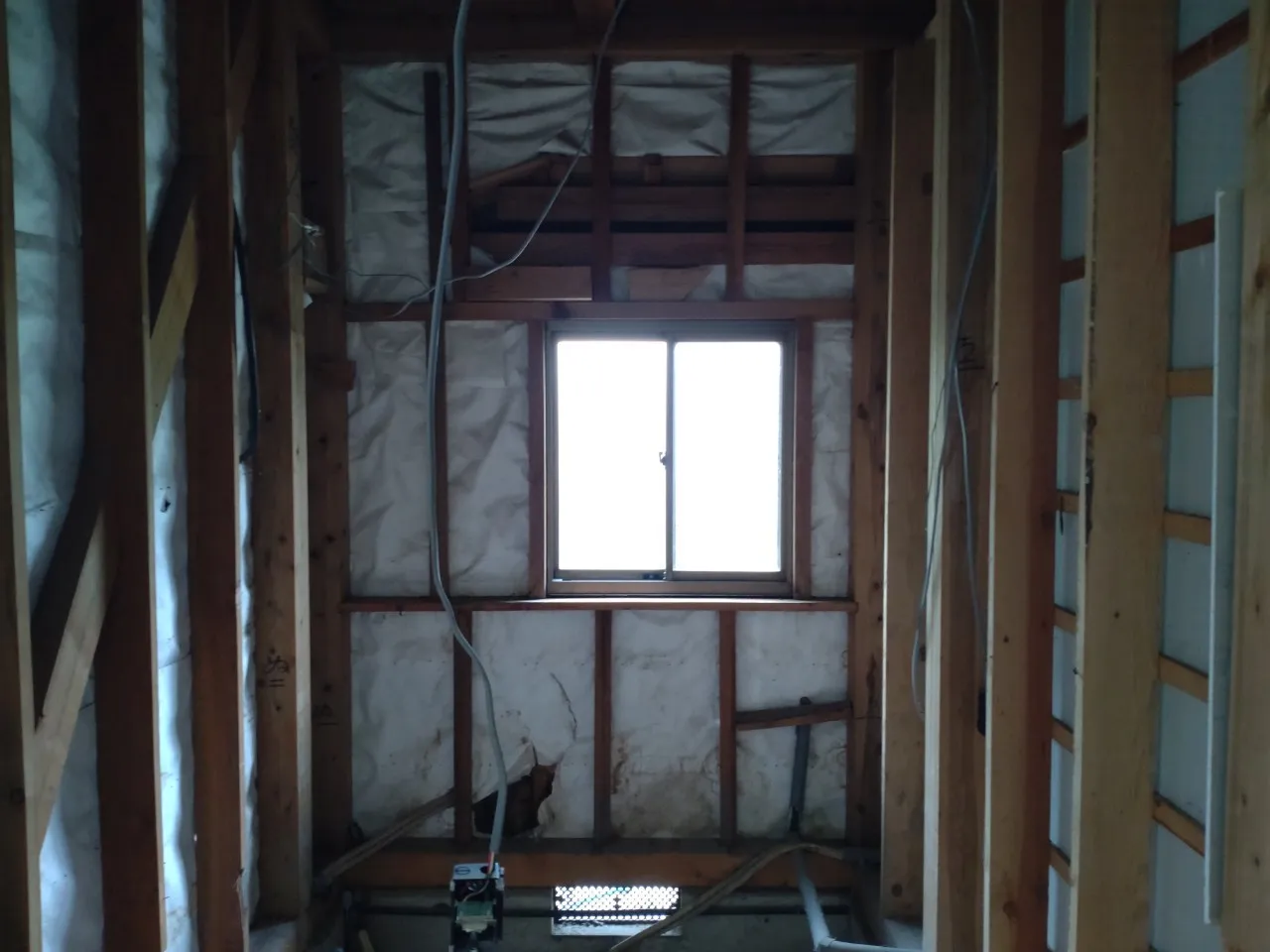 浴室壁断熱　施工前