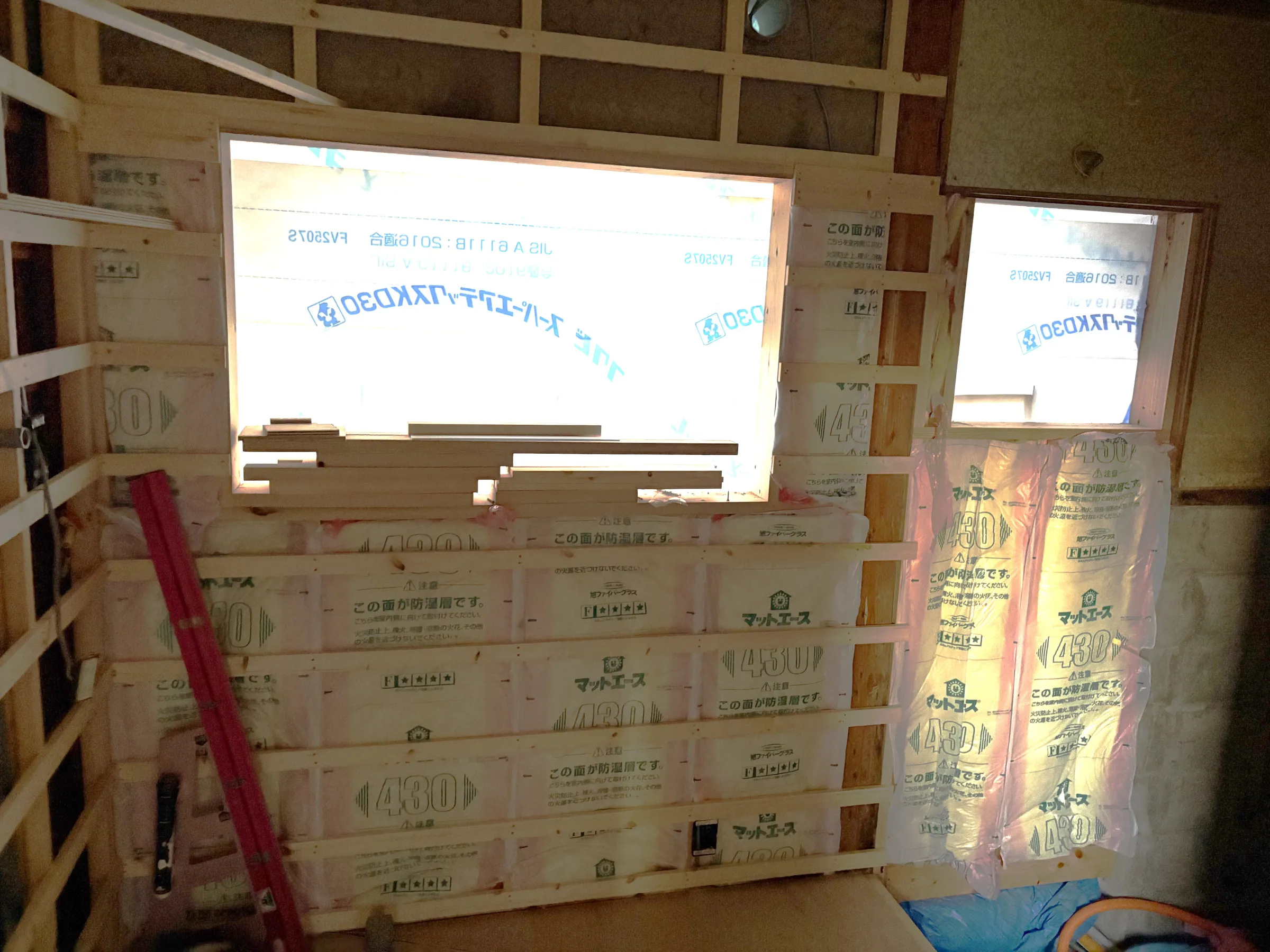 洗面所　壁断熱材　施工後